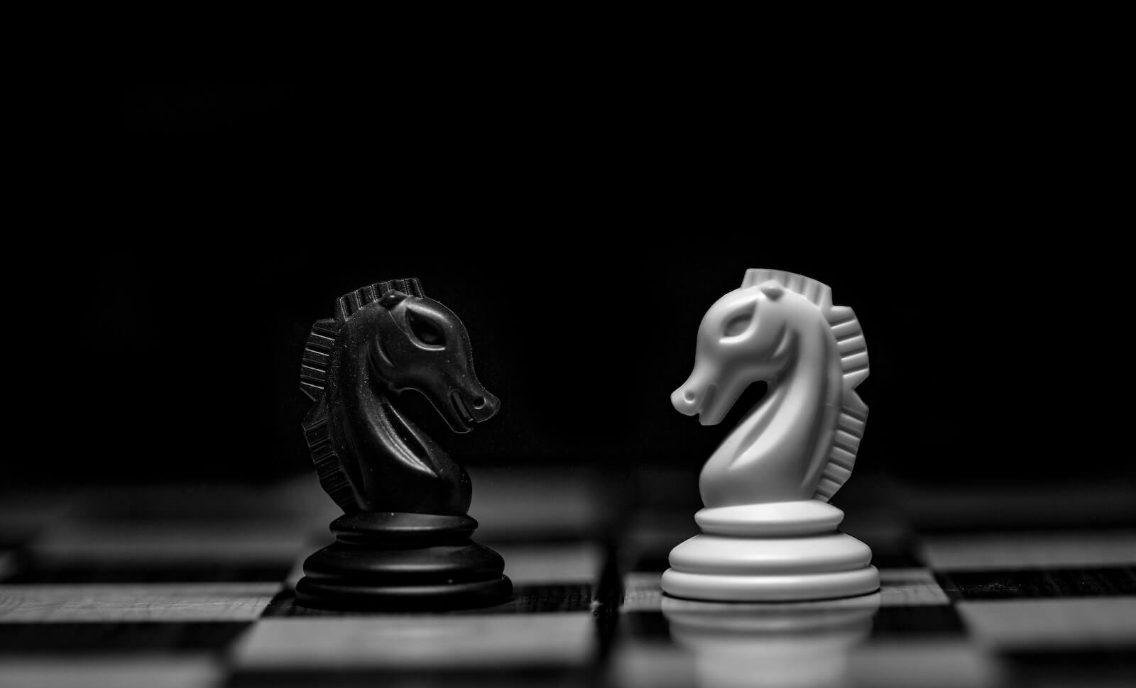 Odkrywanie historii najstarszej gry strategicznej – kto i kiedy wymyślił szachy?