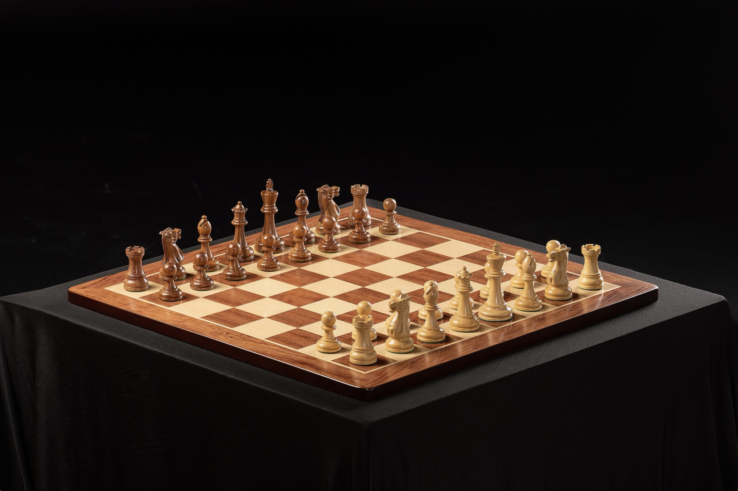 Figury szachowe Executive Akacja indyjska/Bukszpan 3,75 cala