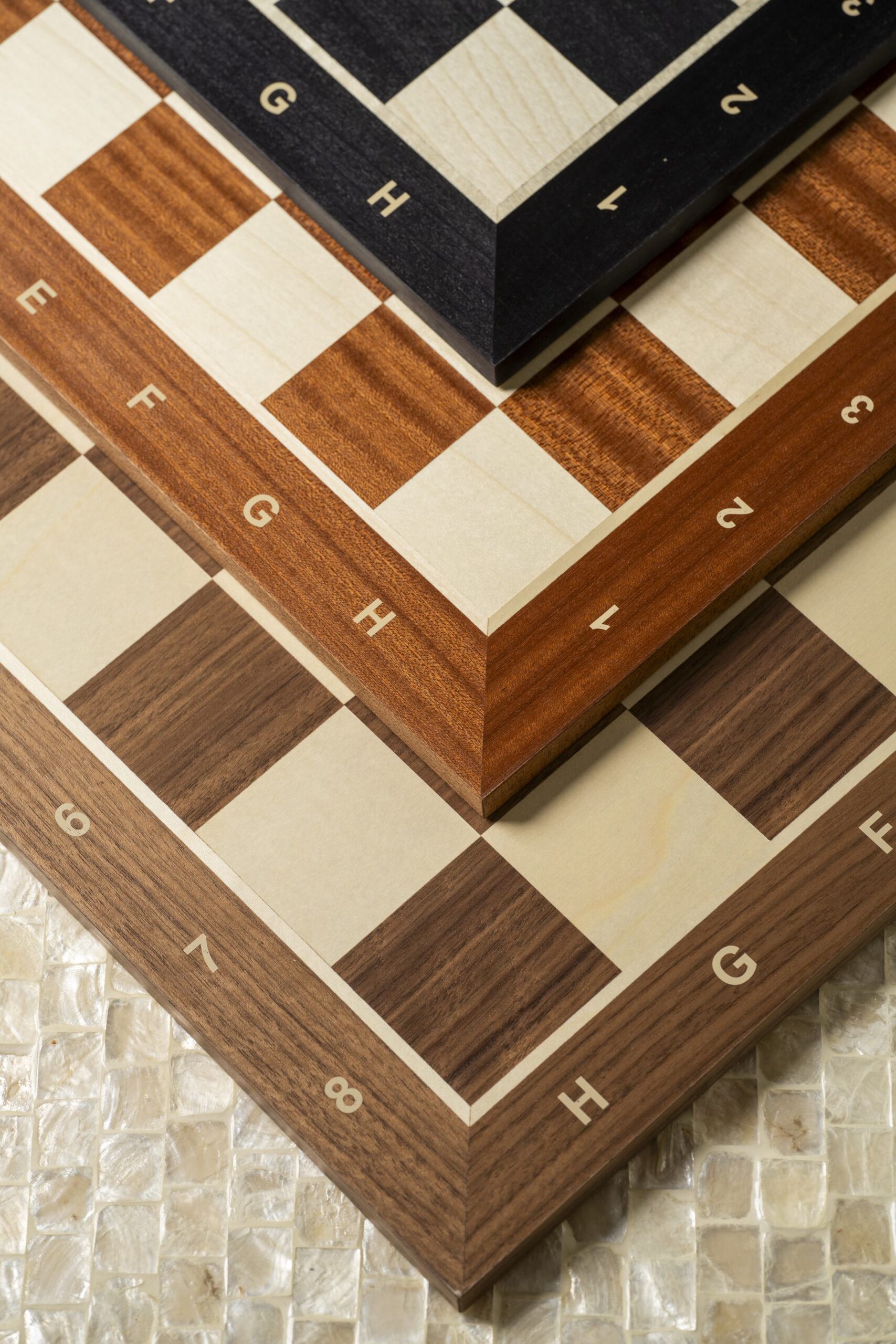 Deska szachowa nr 6 (z opisem) mahoń/jawor (intarsja)