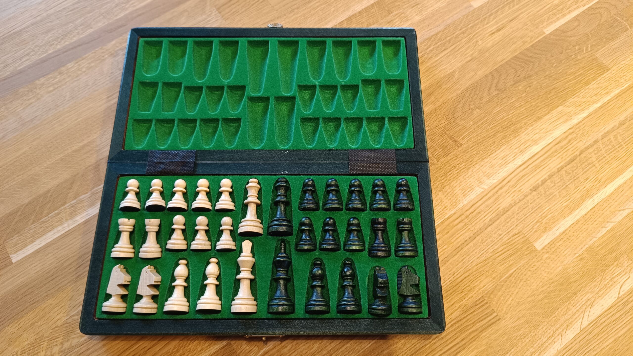 SZACHY MAGNETYCZNE zielone (28X28cm)