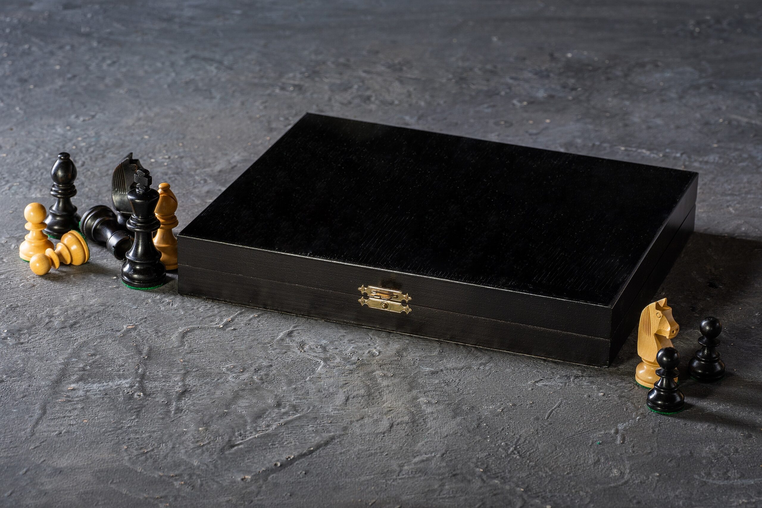 Kasetka drewniana Lux Black na figury No 5