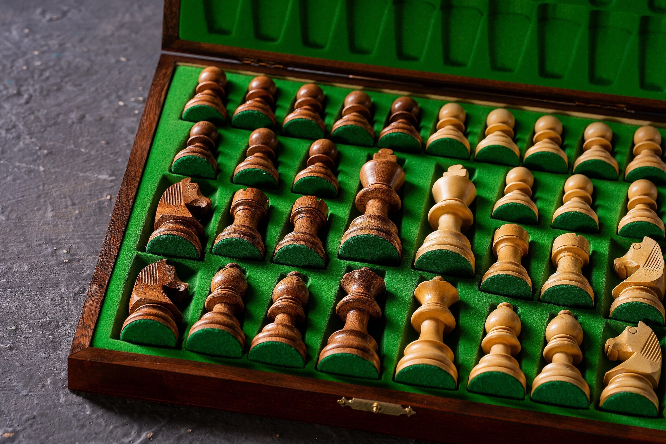 Kasetka drewniana Lux Brown na figury No 5