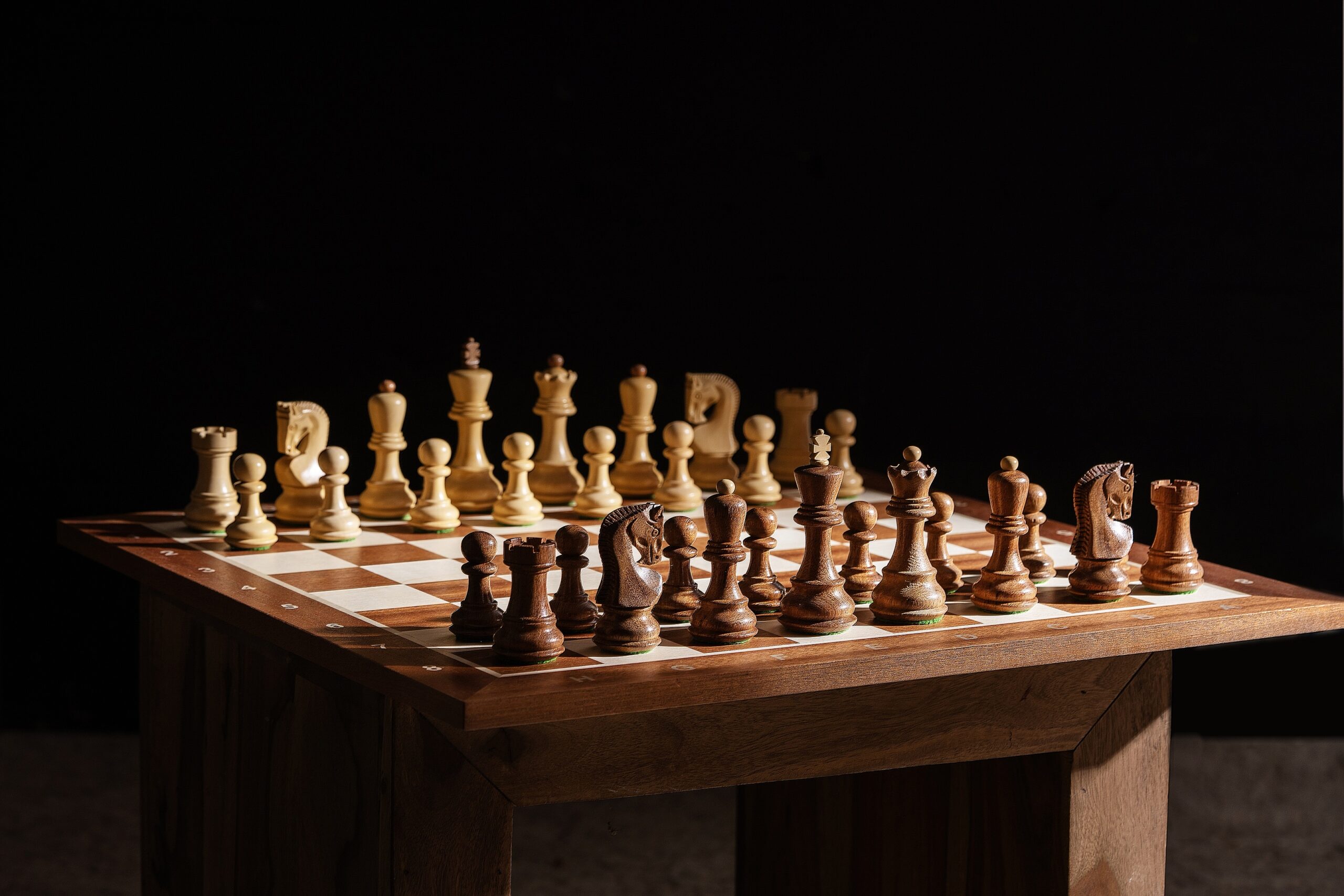 Figury szachowe Zagreb Akacja indyjska/Bukszpan 3,75 cala Rzeźbione Drewniane