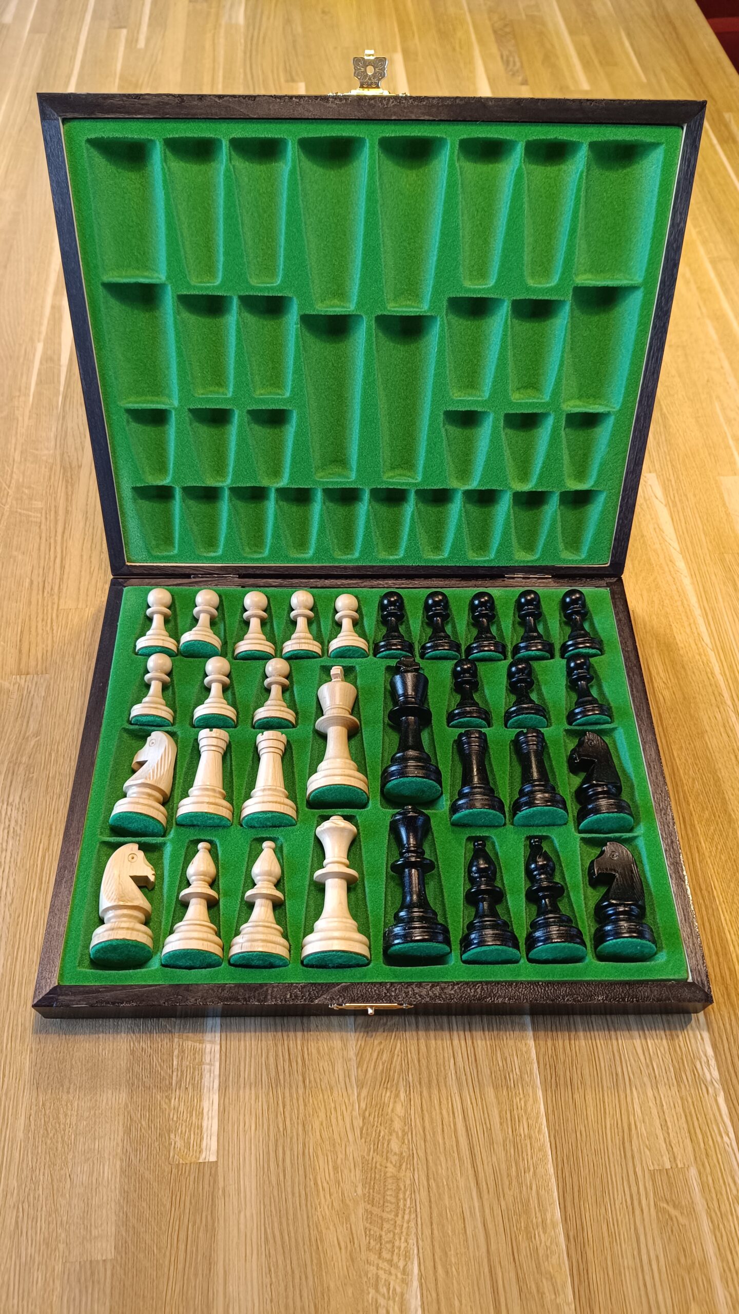 Sunrise Staunton nr 5 (król 90 mm) w eleganckiej drewnianej kasecie