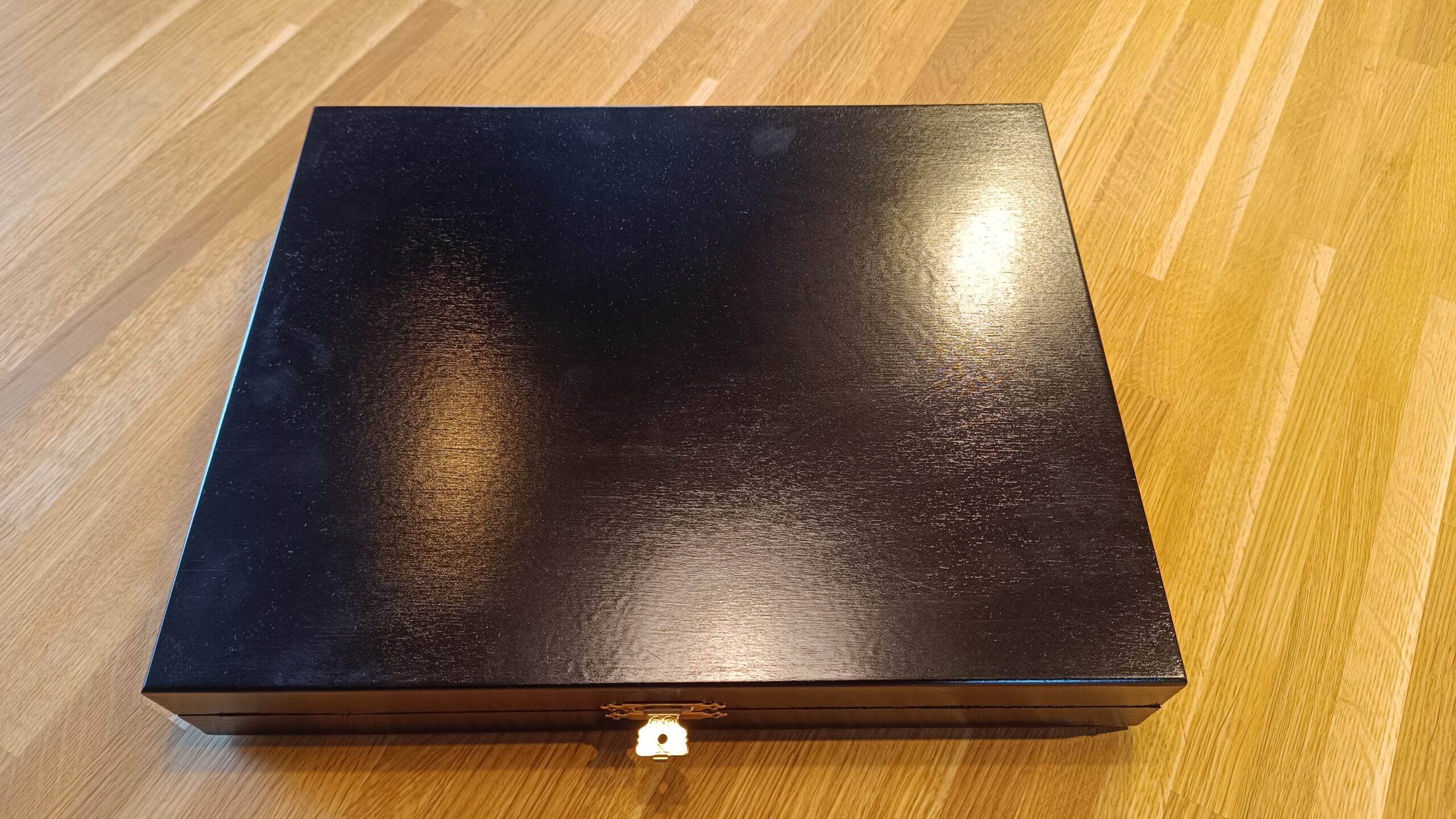 Sunrise Staunton nr 5 (król 90 mm) w eleganckiej drewnianej kasecie