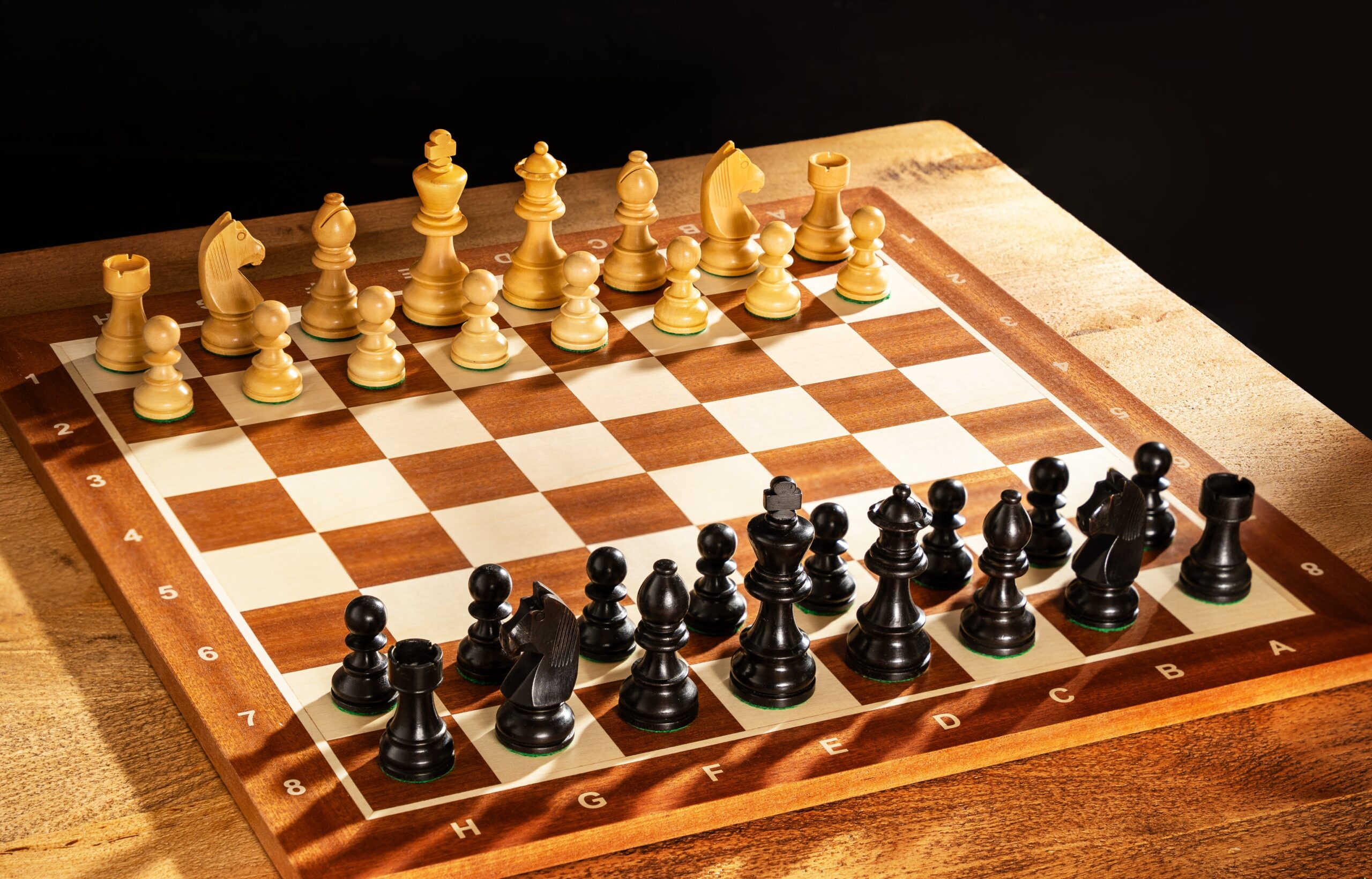 Zestaw szachowy Timeless - szachownica (pole 58mm), figury (król 96 mm)