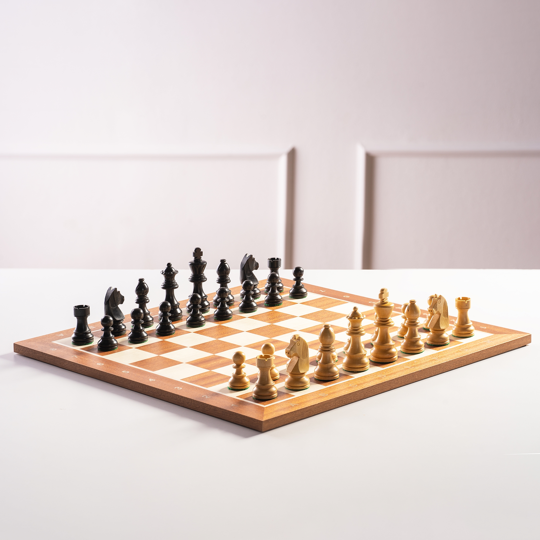 Zestaw szachowy Timeless - szachownica (pole 50 mm), figury (król 90 mm)