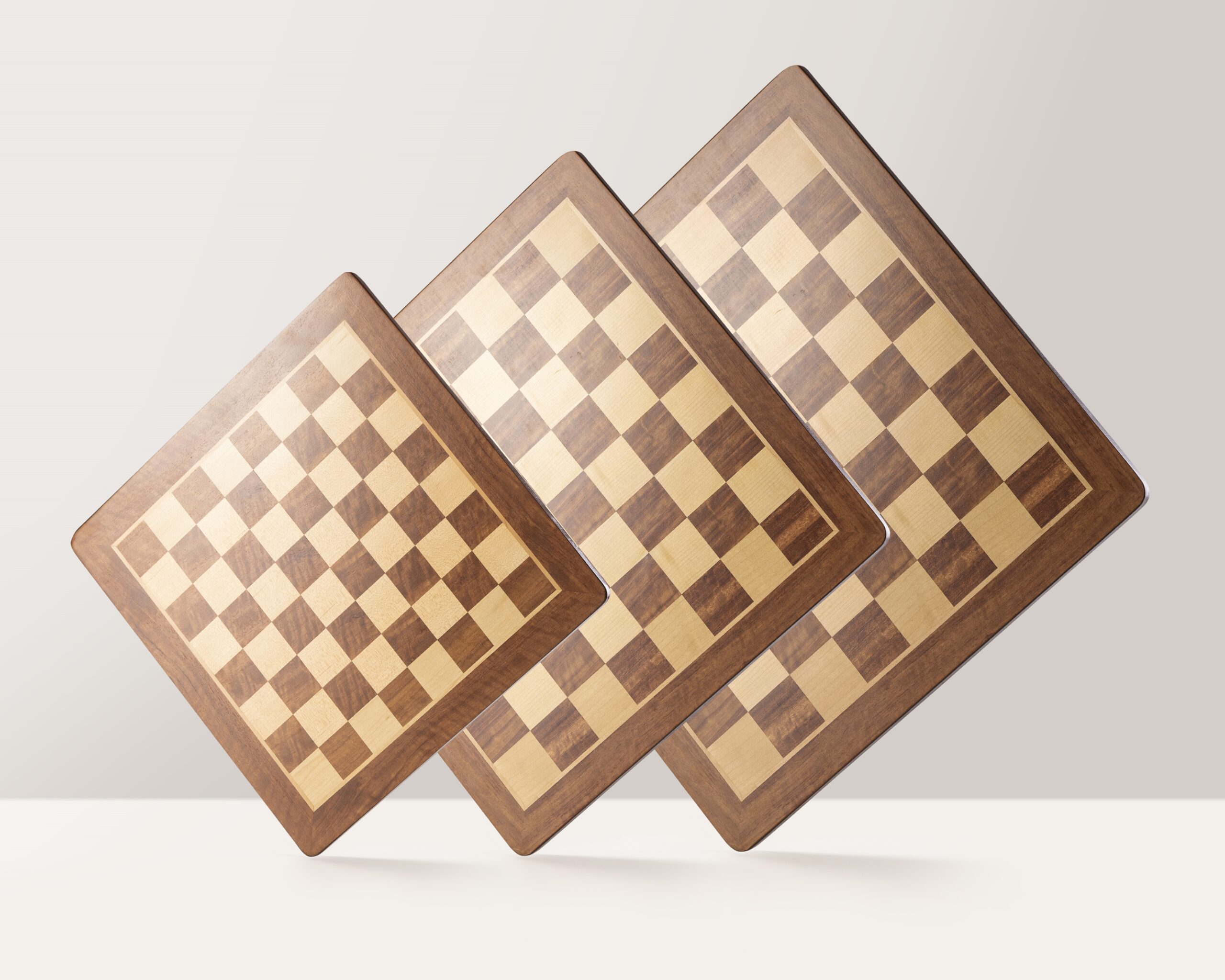 Deska szachowa nr 5+ (bez opisu) paduk/klon (intarsja) - okrągłe rogi