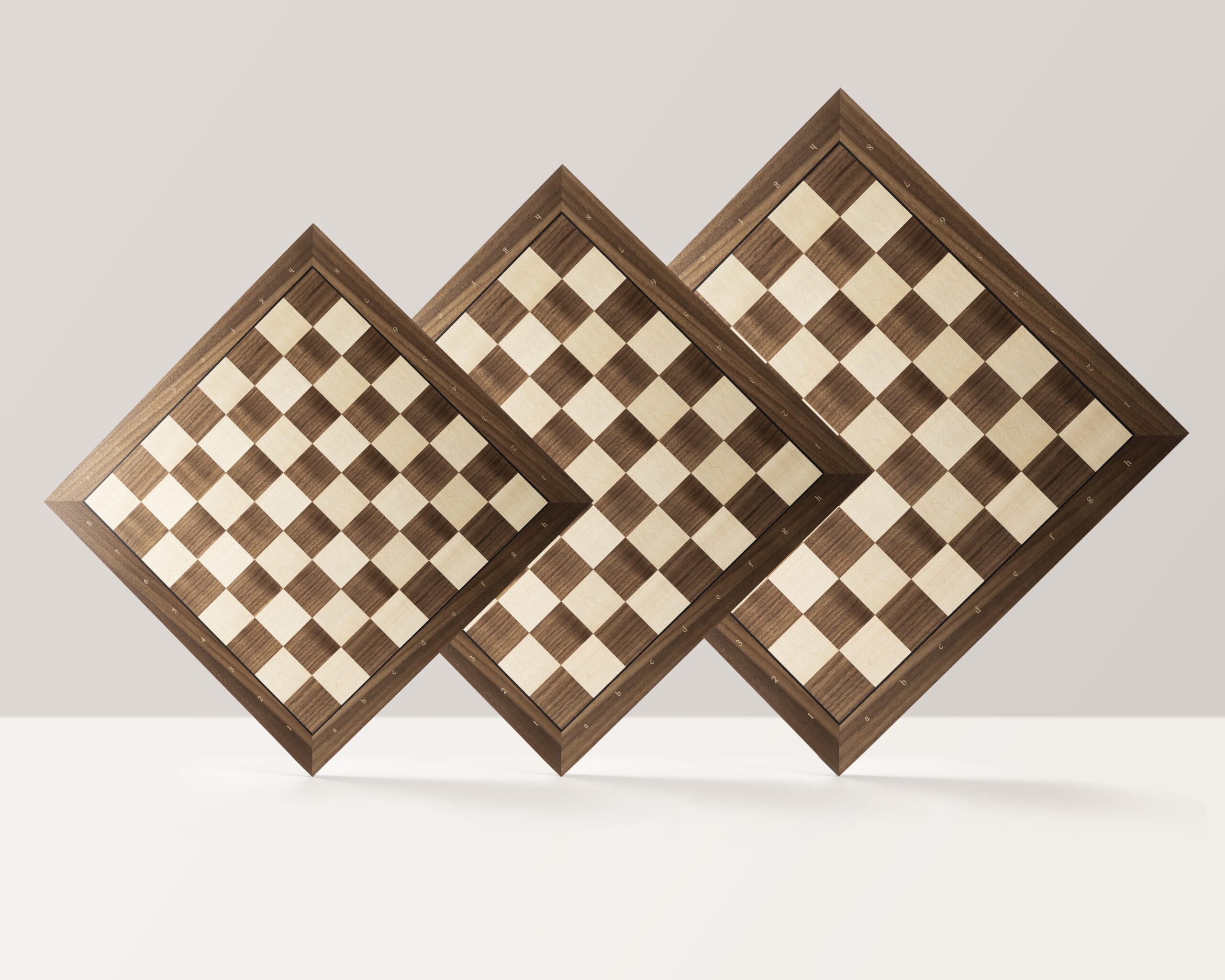 Deska szachowa nr 5 (z opisem) z czarną ramką orzech/klon (intarsja) – Ekskluzywna