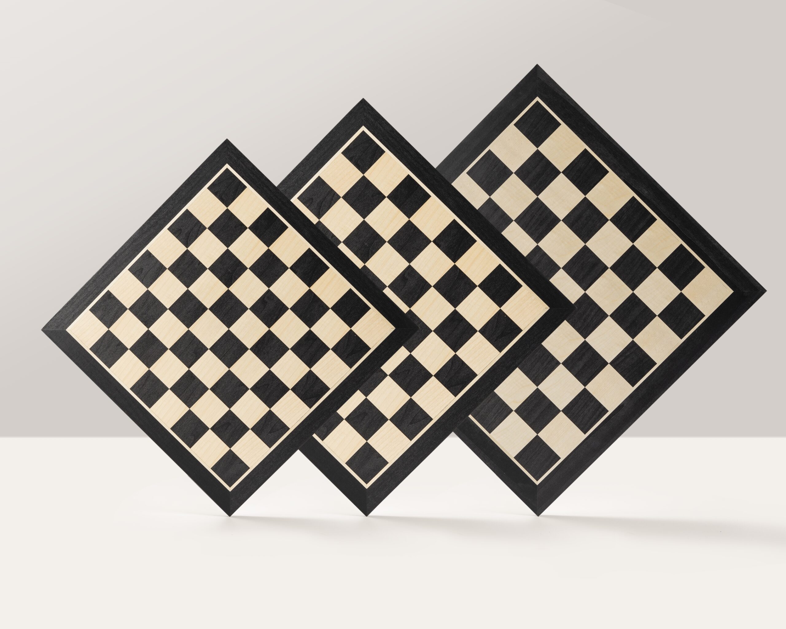 Deska szachowa nr 5 (bez opisu) hebanizowana (intarsja)