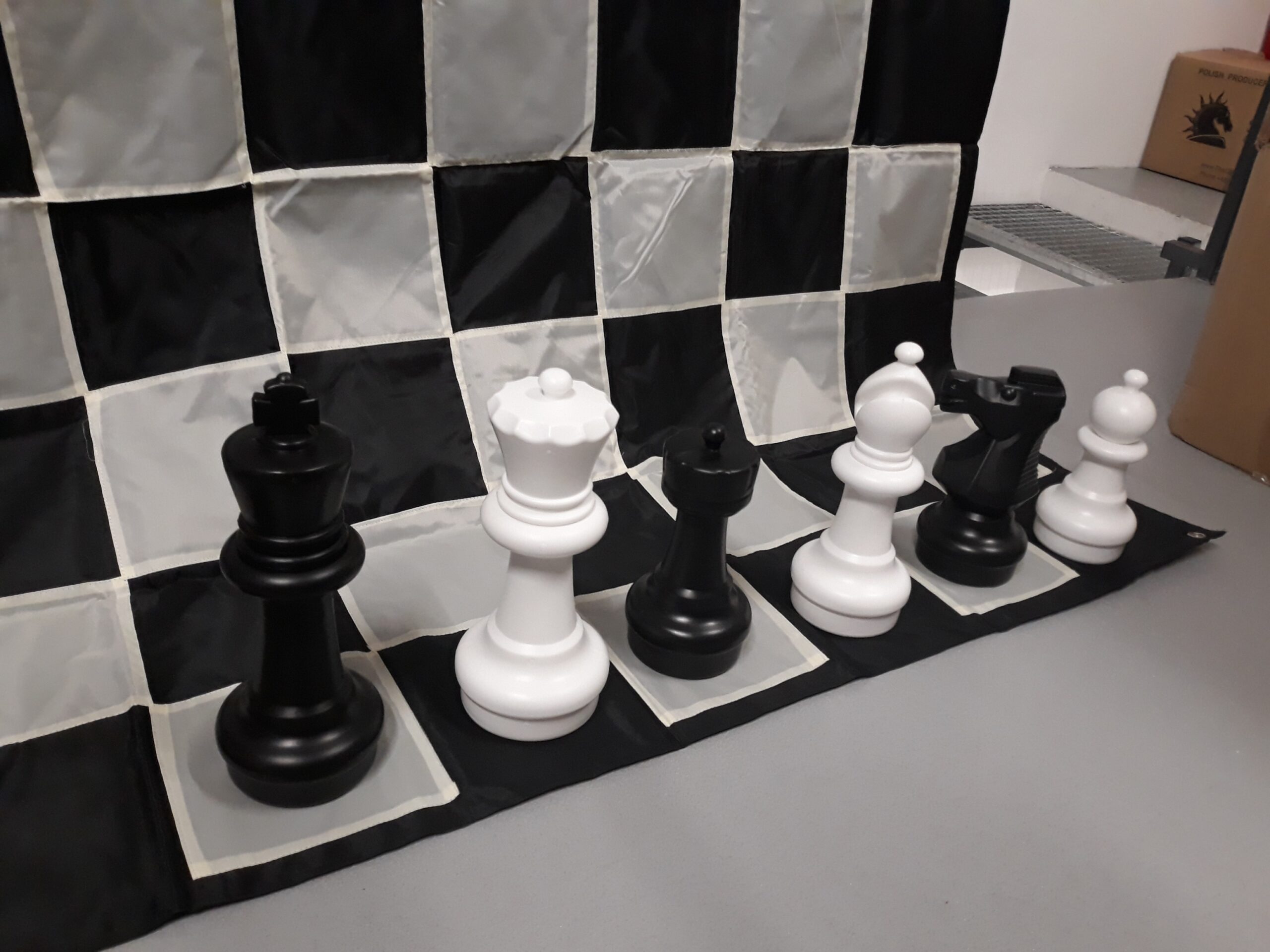 Zestaw do szachów plenerowych / ogrodowych (król 30 cm) - figury + szachownica nylonowa