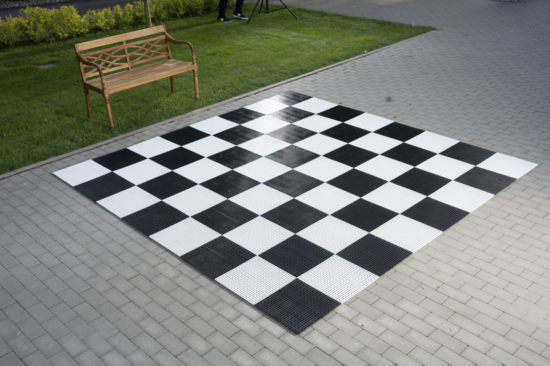 Szachownica plastikowa do szachów oraz warcabów plenerowych / ogrodowych (pole 36 cm)