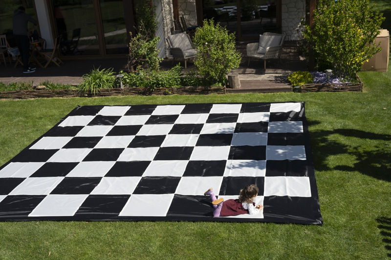 Duża szachownica plenerowa 24″ – pole 61cm