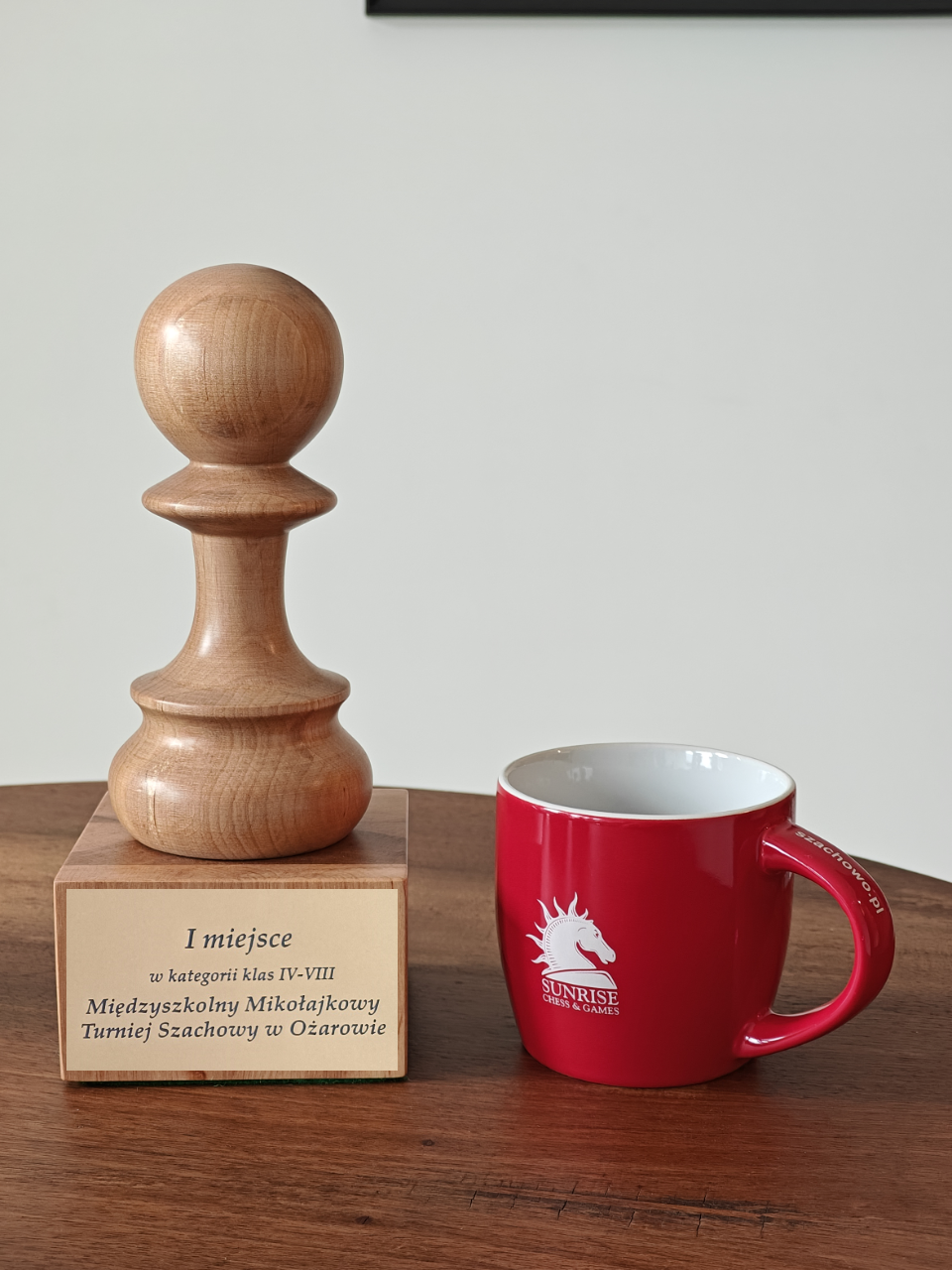 Puchar szachowy drewniany – Biały Pion