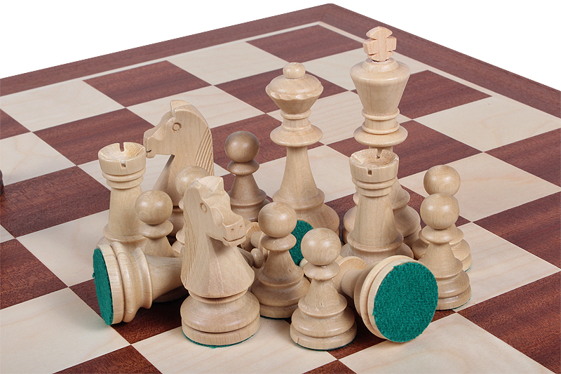 Figury drewniane Staunton nr  6 w drewnianym kuferku w kolorze mahoniowym